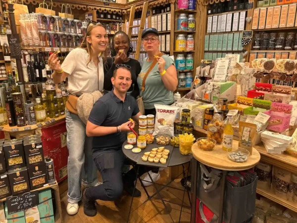 Une équipe assiste à une dégustation de tartinables salées lors d'un rallye gourmand