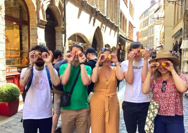 Participante réalisant un trompe l’œil à Marseille