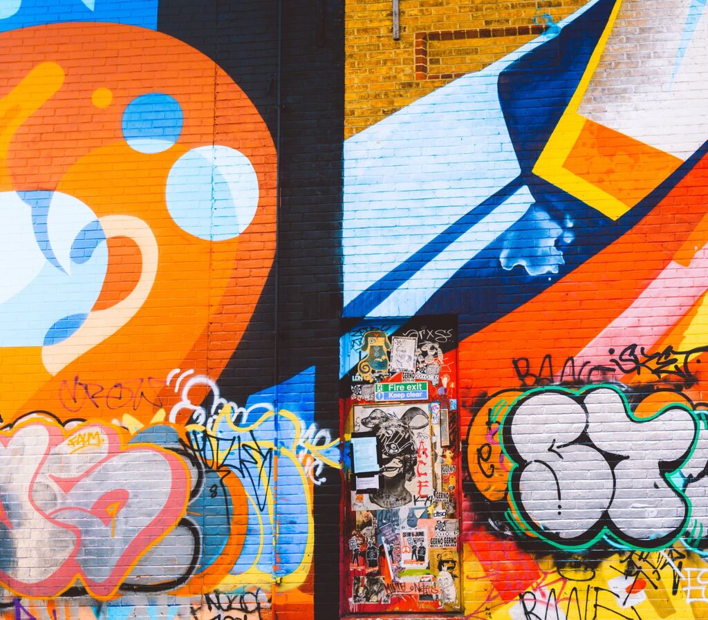 Mur avec graffitis dans un team building street art dans Paris 13e arrondissement